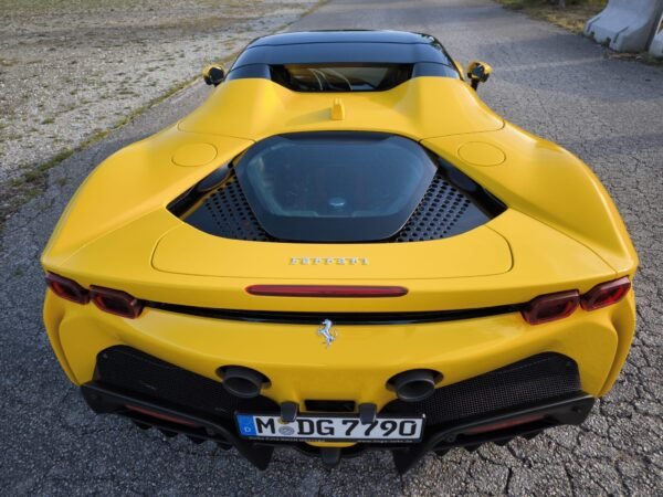 Ferrari SF90 Spider - Image 12