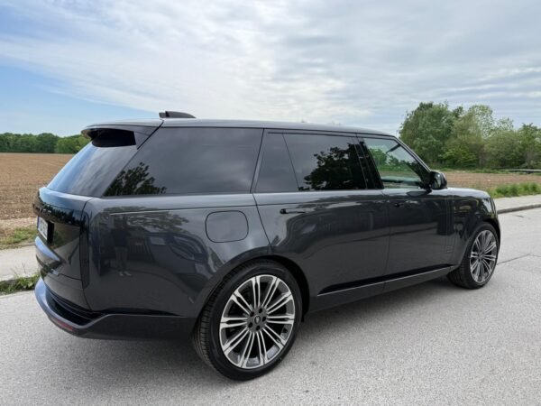 Land Rover Range Rover Vogue D350 Autobiography - Image 2