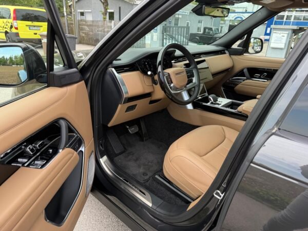 Land Rover Range Rover Vogue D350 Autobiography - Image 6