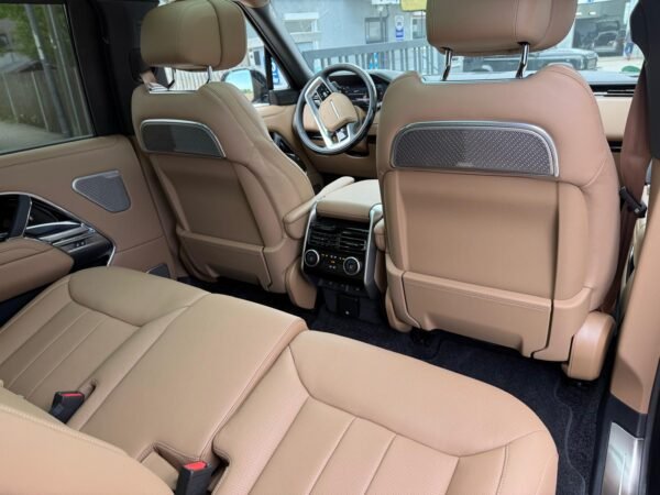 Land Rover Range Rover Vogue D350 Autobiography - Image 8