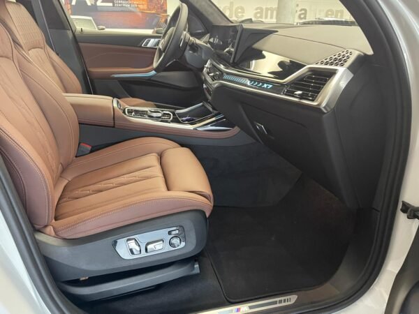 BMW X7 40d - Image 2