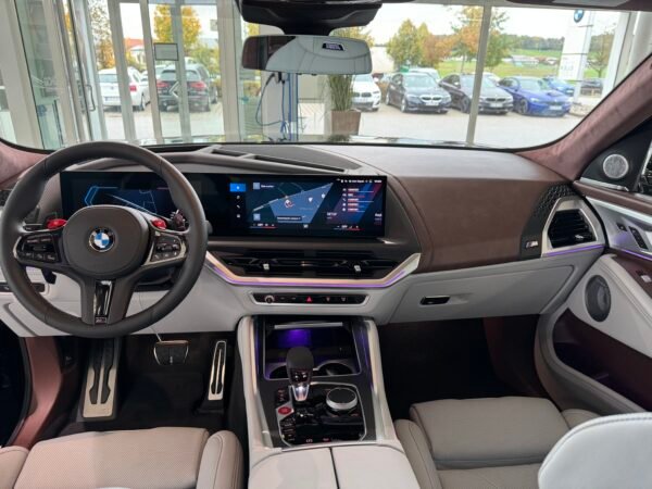 BMW XM M - Image 3