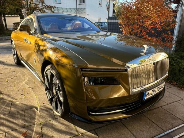 Rolls Royce Spectre - Image 2