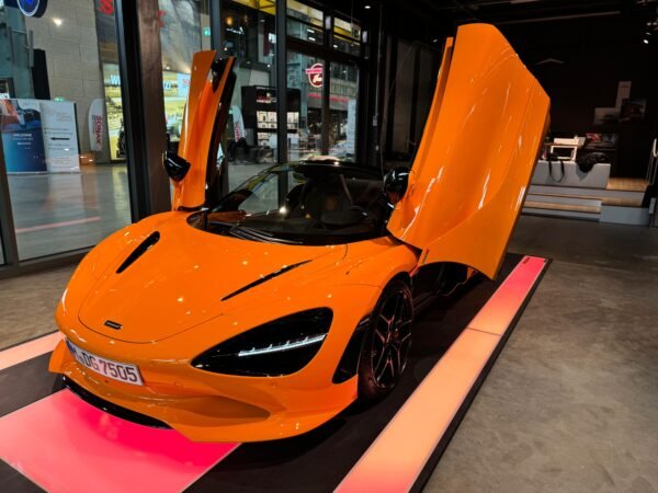 McLaren 750s Spider - Image 3