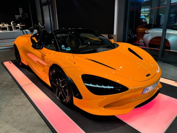 McLaren 750s Spider - Image 2