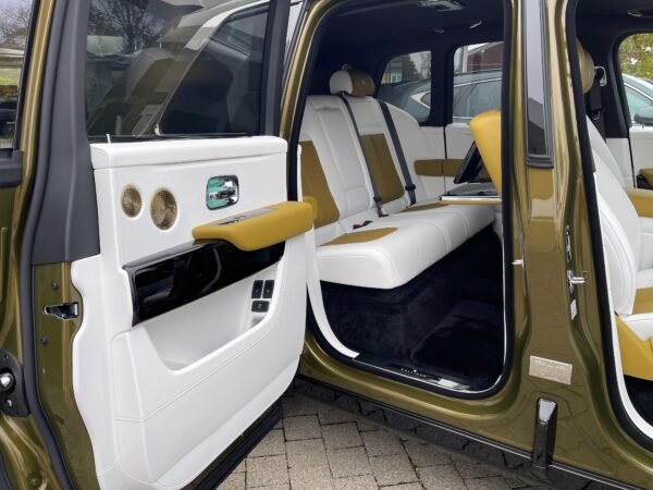 Rolls Royce Cullinan - Image 19