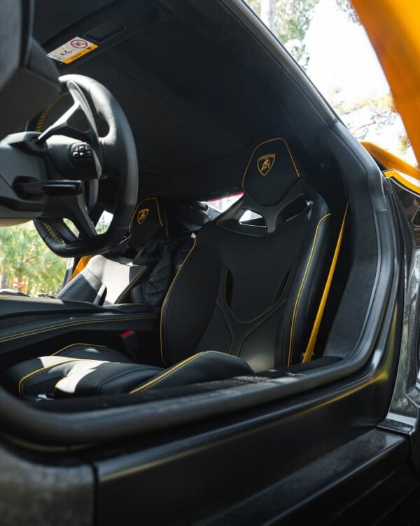 Lamborghini Revuelto - Image 8