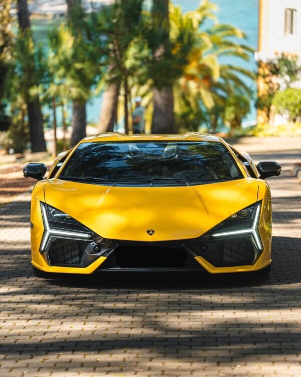 Lamborghini Revuelto - Image 2
