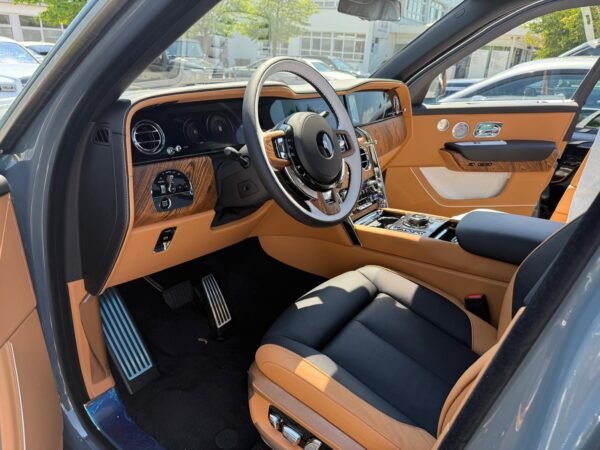 Rolls Royce Cullinan - Image 2