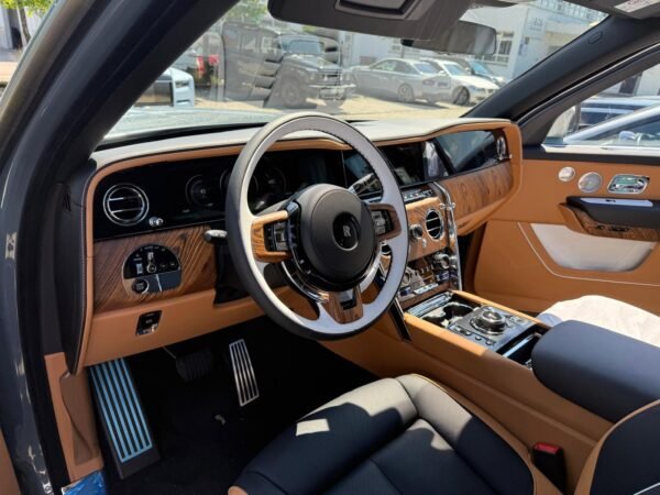 Rolls Royce Cullinan - Image 3