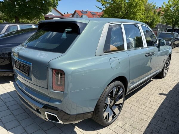Rolls Royce Cullinan - Image 5