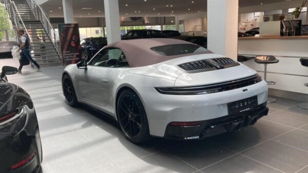 Porsche 992 Carrera 4 GTS - Image 2